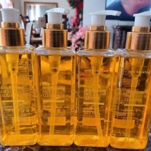 Brightening Face Cleanser with Pump Dispenser